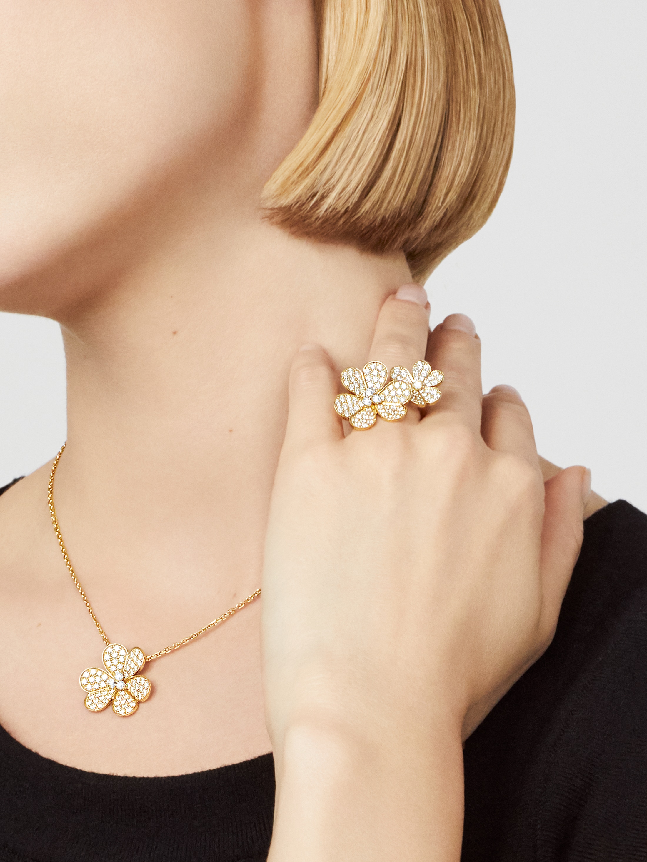 Frivole pendant, large model, 18K yellow gold, Diamond:  69 stones,  1.29 carats, Worn Alternative, Jewelry Pendent - Van Cleef & Arpels