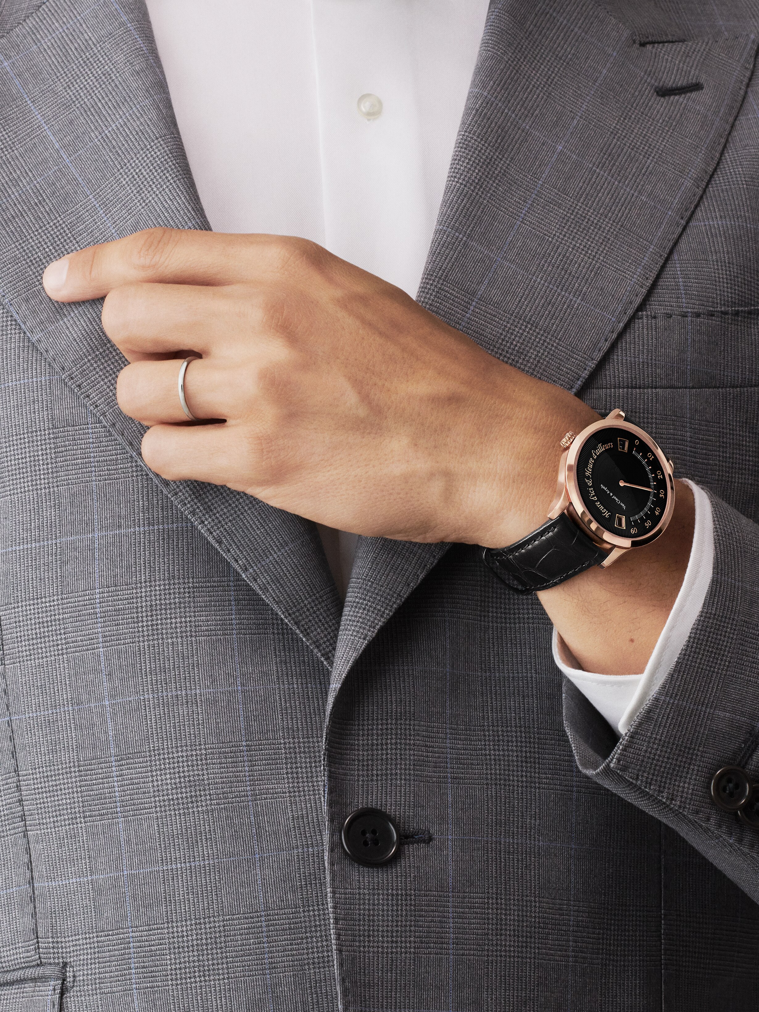 Tendrement wedding band, 18K white gold, Worn Alternative, Jewelry Ring - Van Cleef & Arpels