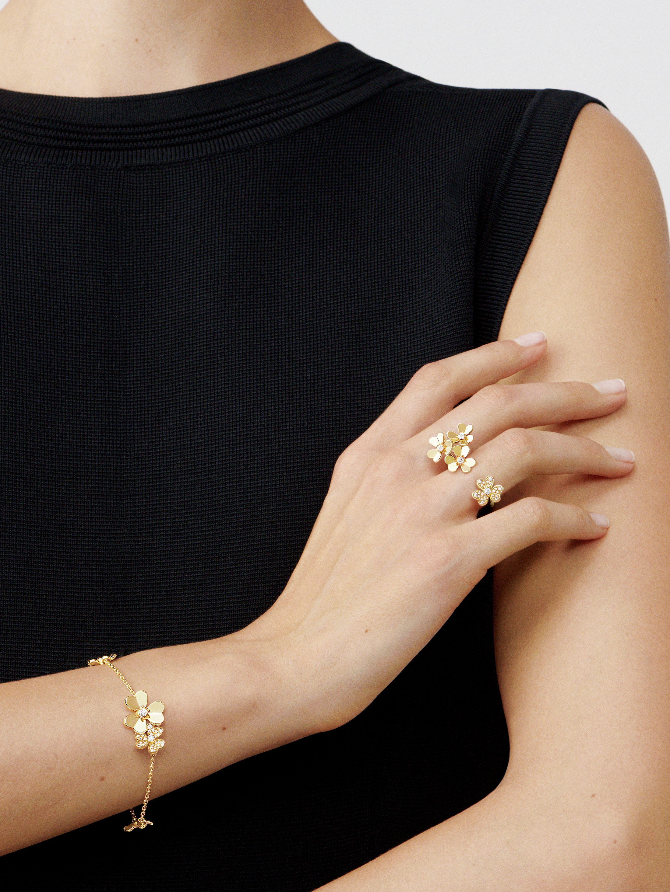 Frivole bracelet, 5 flowers, 18K yellow gold, Diamond:  53 stones,  0.61 carat, Worn Alternative, Jewelry Bracelet - Van Cleef & Arpels