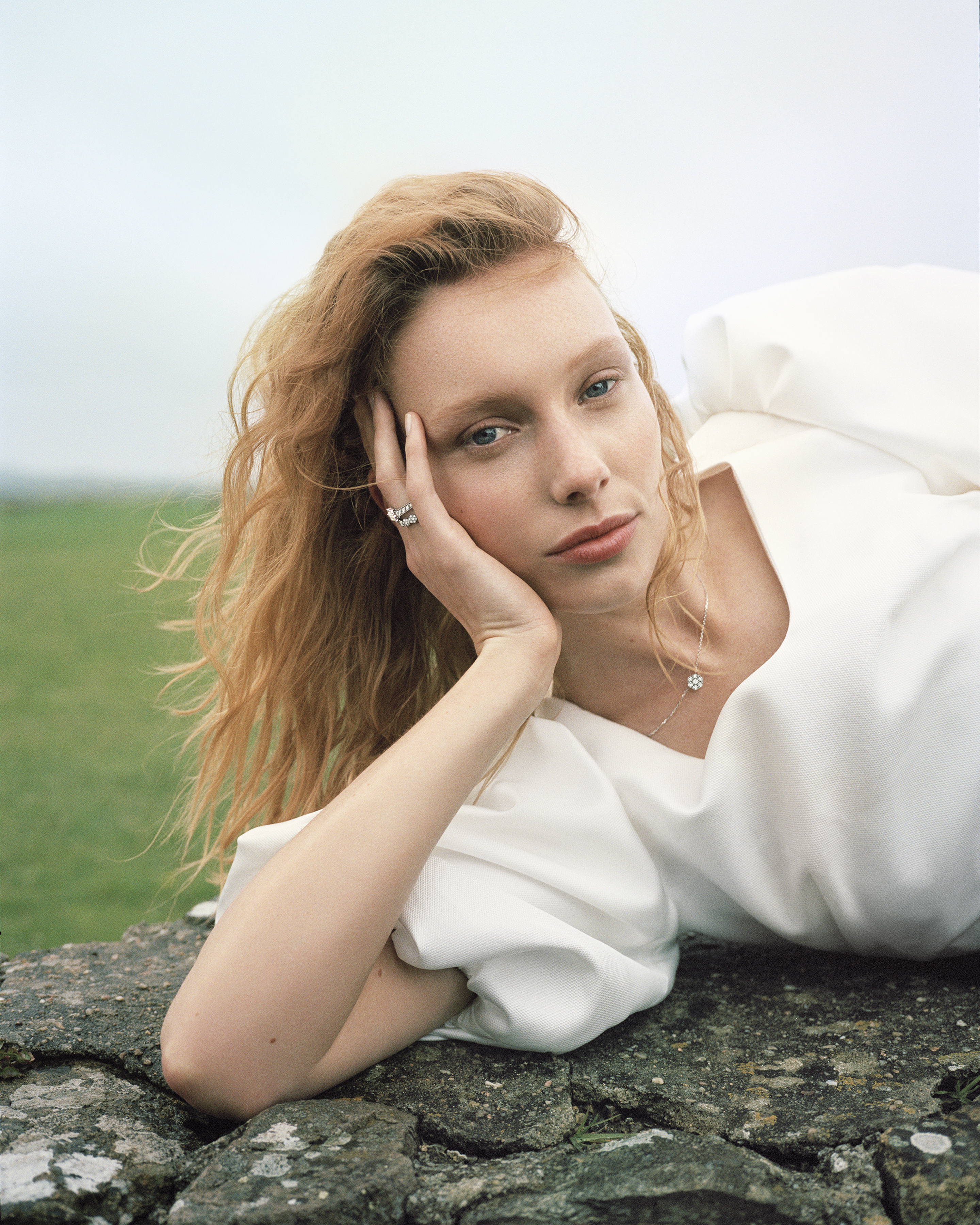 Fleurette wedding band, platinum, round diamonds. Fleurette ring, pendant and earrings, rhodium plated 18K white gold, diamonds. Fleurette collection, Van Cleef & Arpels.