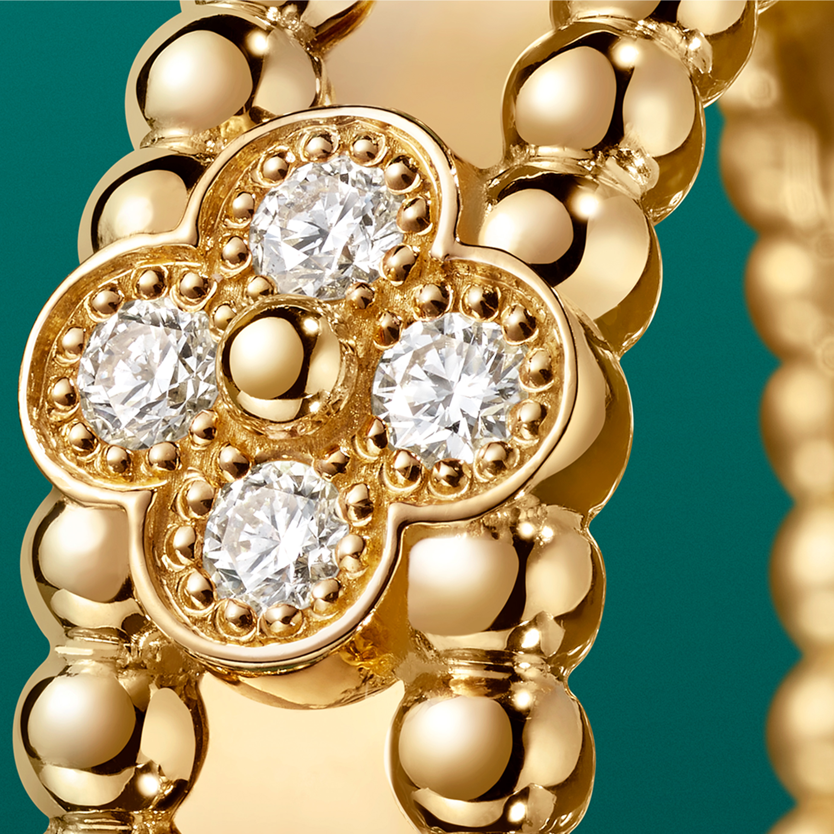 Perlée sweet clovers ring, 18K yellow gold, diamonds. Perlée® collection, Van Cleef & Arpels.